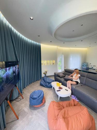 Biệt thự biển có bể bơi Sea Sing Villa (Biet thu bien co be boi Sea Sing Villa) in Xuân An