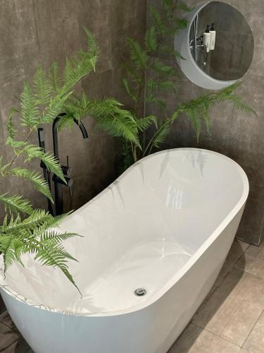 Biệt thự biển có bể bơi Sea Sing Villa (Biet thu bien co be boi Sea Sing Villa) in Xuân An