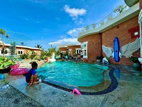 Biệt thự biển có bể bơi Sea Sing Villa (Biet thu bien co be boi Sea Sing Villa) in Xuân An