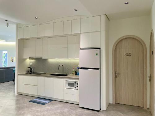 Biệt thự biển có bể bơi Sea Sing Villa (Biet thu bien co be boi Sea Sing Villa) in Xuân An