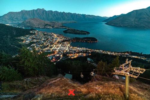 Base Backpackers Queenstown – Queenstown, CA