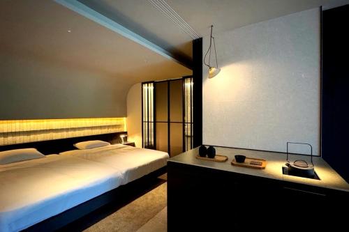 Suite with Mountain View
