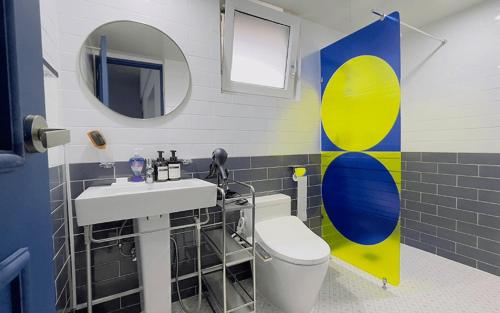 room detail thumbnail 2