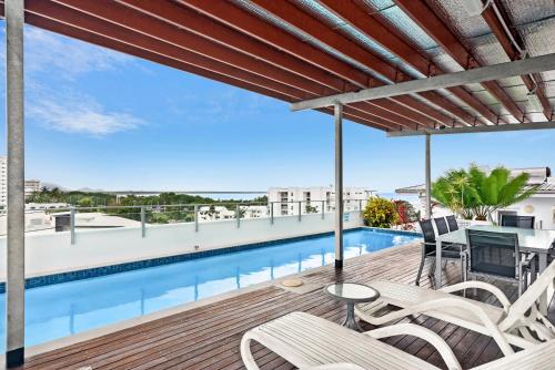 Central Two-Bedroom Apartment with City Views, Cairns