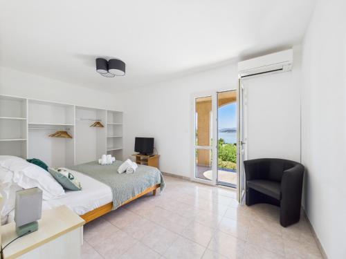 2 bedrooms, 3 beds