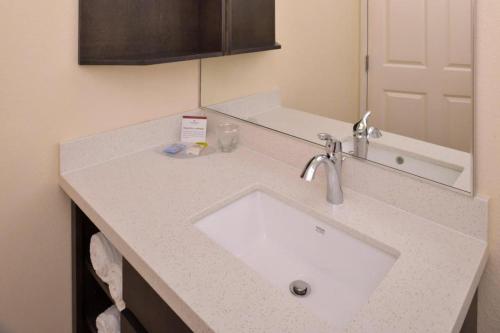 Candlewood Suites Bloomington-Normal By IHG – Normal, IL
