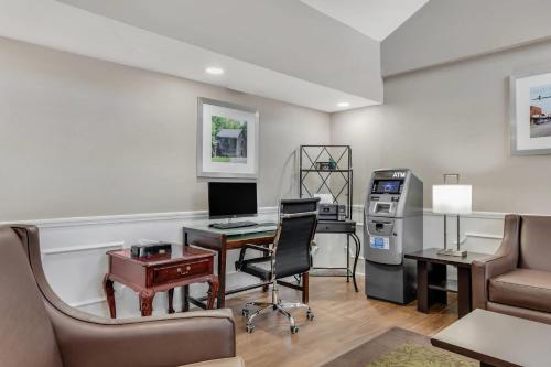 Quality Inn Laurinburg - image 6