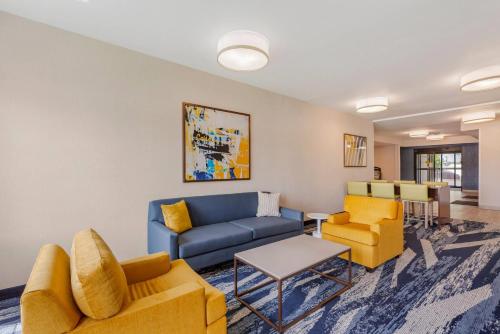 Comfort Inn River's Edge - image 9