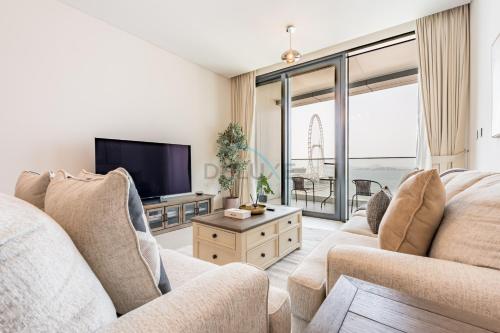 3BR Overlooking Sea, Ain Dubai, and Bluewaters Island, Walking Distance to the Beach, The Address Residences, Jumeirah Beach Residence by Deluxe Holiday Homes, Дубай