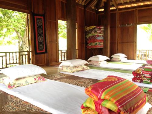 Linh Soi Homestay Linh Soi Homestay is conveniently located in the popular Mai Chau area. Offering a variety of facilities and services, the property provides all you need for a good nights sleep. Service-minded staff