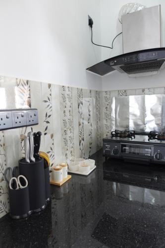 Kitchen, AirBlue Villa in Ratmalana Airport