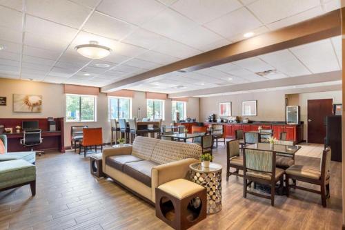 Best Western Plus Oak Mountain Inn in Pelham, USA
