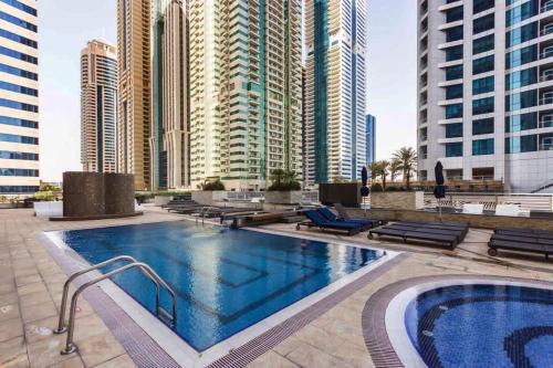 Free housekeeping visits during your stay - StayShort - Relaxing Sea View 2BR in Dubai Marina with Palm Jumeirah Views & Beach Access, Dubaj (fotografie 3)