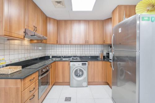 Free housekeeping visits during your stay - StayShort - Relaxing Sea View 2BR in Dubai Marina with Palm Jumeirah Views & Beach Access, Dubaj (fotografie 9)
