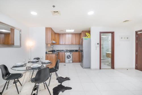 Free housekeeping visits during your stay - StayShort - Relaxing Sea View 2BR in Dubai Marina with Palm Jumeirah Views & Beach Access, Dubaj (fotografie 10)