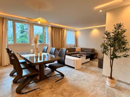 Elegant & Spacious Apartment - Paris 20, Parigi