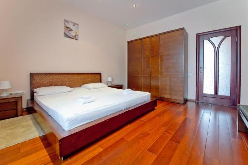 Five Stars Lenina 45 - image 3