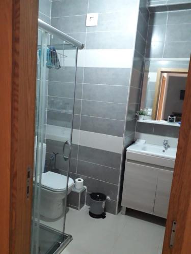 Appartement neuf, lumineux et calme, entierement meuble in Gzennaia