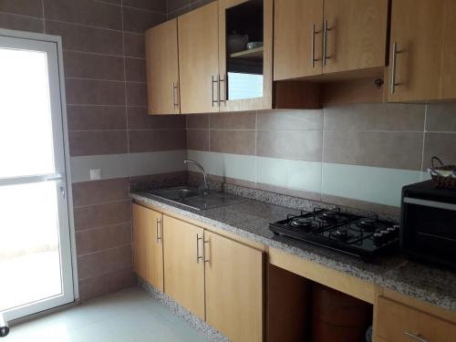 Appartement neuf, lumineux et calme, entierement meuble in Gzennaia
