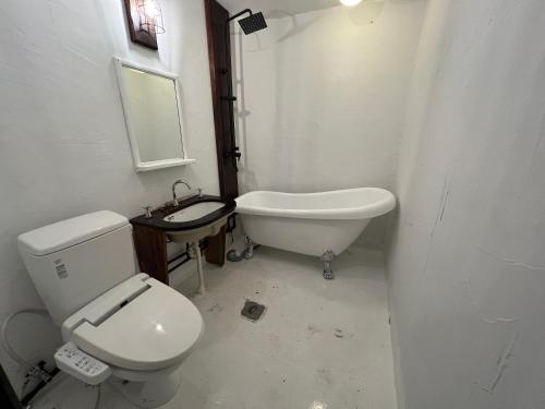 room detail thumbnail 2