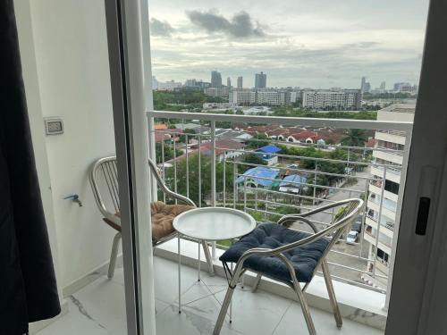 Balcony/terrace, The EMPIRE Tower Pattaya near ALANGKARN