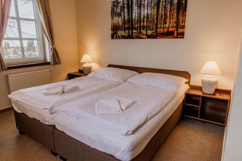 2 twin beds