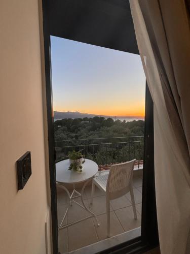 Ampoulos Rooms & Apartments in Kedro (Lesvos)