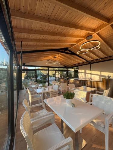 Food and beverages, Ampoulos Rooms & Apartments in Kedro (Lesvos)