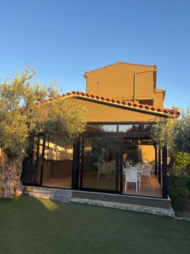 Exterior view, Ampoulos Rooms & Apartments in Kedro (Lesvos)