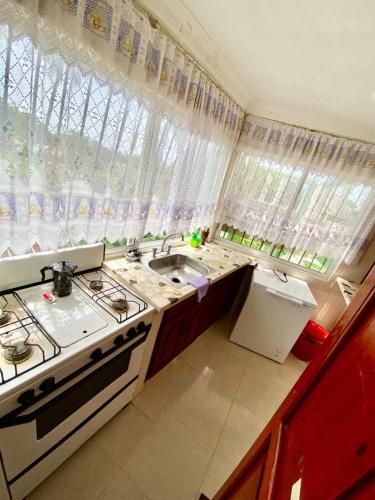 Kitchen, Apto Villa Valencia Los Patos - 3 Camas, Cocina y AC in Los Patos