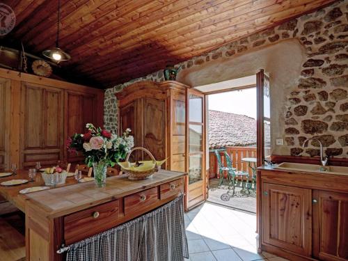 Gite chaleureux 6 pers, authenticite et confort proches sentiers Forez - FR-1-496-16 in Essertines-en-Chatelneuf