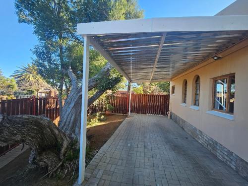Vista exterior, MB's Self Catering Guesthouse in Pellissier