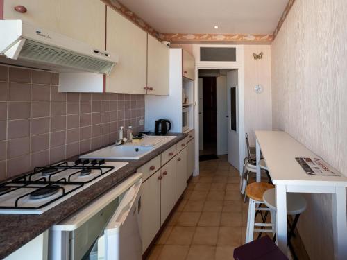 Apartment (5 Adults) image 3