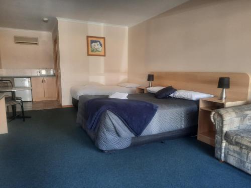 Twin Room image 5
