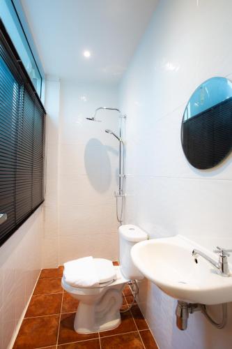 Charurat Suite Hotel – Bangkok, NY