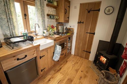 virtuve, Sycamore Shepherd's Hut in Witton Le Wear