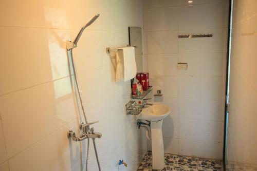 Double Room with Balcony image 6