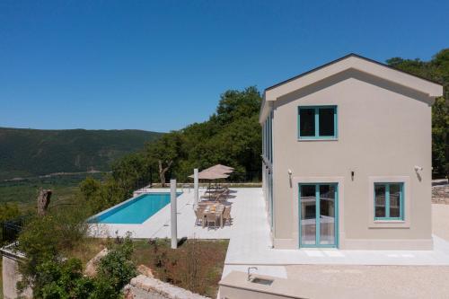 Villa Zvis Sea View with Private Pool & Peaceful Stay in Seoca
