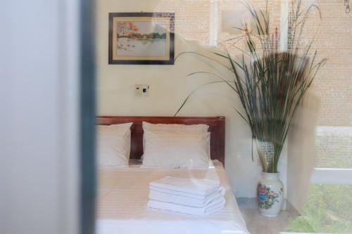 Double Room with Balcony image 2