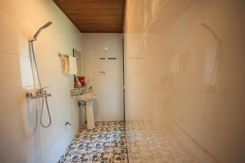 Double Room with Balcony image 1