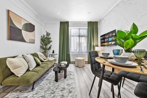 2BR Sleep 6 West London Home Shop & Explore Wifi - image 7
