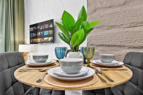 2BR Sleep 6 West London Home Shop & Explore Wifi - image 11