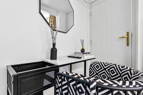 2BR Sleep 6 West London Home Shop & Explore Wifi - image 14