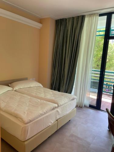 2 twin beds