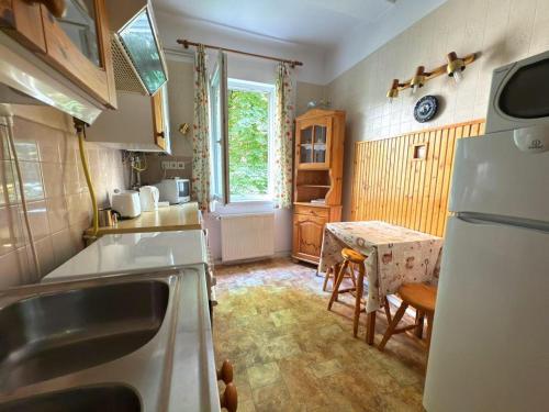 Elegant Apartment - image 8