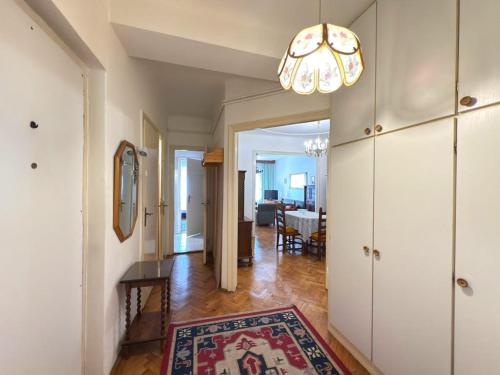 Elegant Apartment - image 11