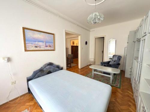 Elegant Apartment - image 12