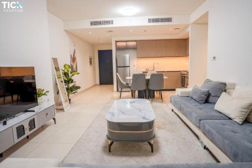Burj Crown Luxury 2BR W Balcony & Pool View 8th Floor, Dubái (foto 2)