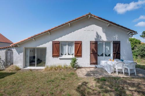 600 m de la plage, maison pour 4 adultes 2 enfants in Saint Michel Chef Chef