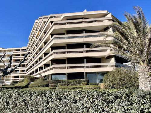 Appartement 2 pièces avec piscine et parking, accès direct plage - FR-1-748-27 (Appartement 2 pieces avec piscine et parking, acces direct plage - FR-1-748-27) in กาเน-ต็อง-รุสซียง